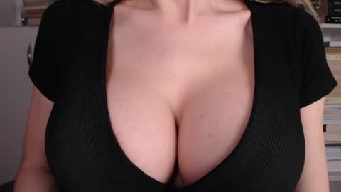 Snapshot of sweet_lil_thing chatting on May 29, 2026, 7:28 am Jen online show from May 29, 2026, 7:28 am