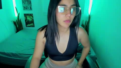 Lina online show from April 29, 2026, 10:38 pm