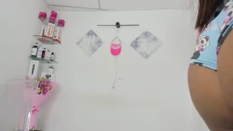 Snapshot of sweet_litle chatting on July 7, 2026, 6:47 am sweet_litle online show from July 7, 2026, 6:47 am