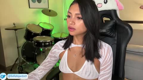 Snapshot of sweet_littleee chatting on December 13, 2024, 9:09 pm free private online show from December 13, 2024, 9:09 pm