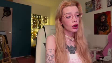 Melissa. Join me on Fansly link in social medias online show from January 26, 2025, 10:02 pm