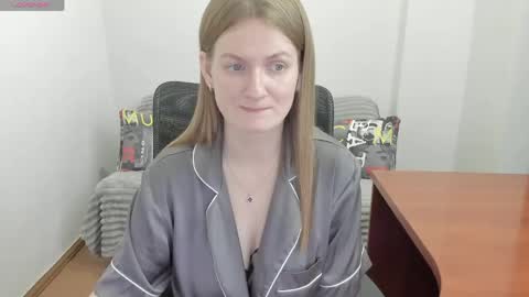 Snapshot of sweet_melody_of_ur_heart chatting on May 13, 2026, 4:37 pm Mila online show from May 13, 2026, 4:37 pm