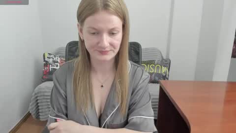 Snapshot of sweet_melody_of_ur_heart chatting on May 23, 2026, 12:49 am Mila online show from May 23, 2026, 12:49 am