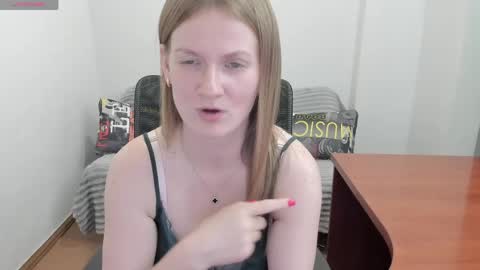 Snapshot of sweet_melody_of_ur_heart chatting on May 24, 2026, 6:02 pm Mila online show from May 24, 2026, 6:02 pm