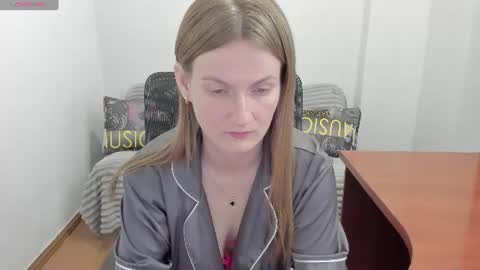 Snapshot of sweet_melody_of_ur_heart chatting on June 17, 2026, 9:38 pm Mila online show from June 17, 2026, 9:38 pm