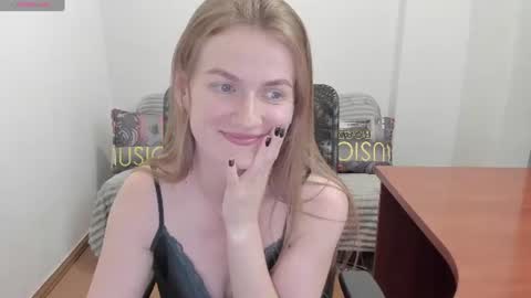 Snapshot of sweet_melody_of_ur_heart chatting on June 22, 2026, 6:27 pm Mila online show from June 22, 2026, 6:27 pm