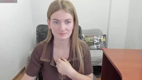 Snapshot of sweet_melody_of_ur_heart chatting on July 30, 2026, 6:23 am Mila online show from July 30, 2026, 6:23 am