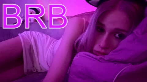 Snapshot of sweet_mol1y chatting on October 19, 2025, 8:04 am sweet_mol1y online show from October 19, 2025, 8:04 am