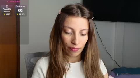sweet_moon_v_ online show from June 17, 2026, 3:20 am