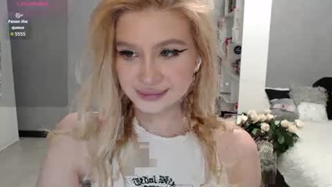 Snapshot of sweet_nicole_333 chatting on October 11, 2025, 8:57 am sweet_nicole_333 online show from October 11, 2025, 8:57 am