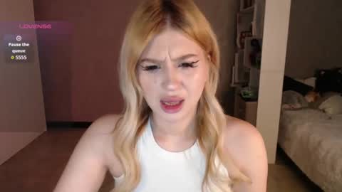 Snapshot of sweet_nicole_333 chatting on November 5, 2025, 8:25 am sweet_nicole_333 online show from November 5, 2025, 8:25 am