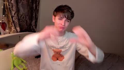 kira online show from February 28, 2025, 7:46 pm