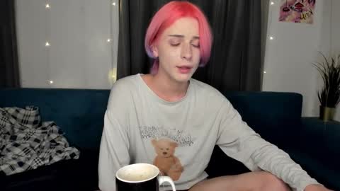 kira online show from September 17, 2025, 10:00 pm