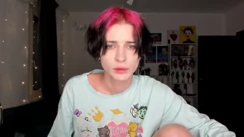 kira online show from November 19, 2025, 3:45 pm