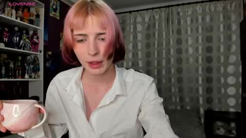 kira online show from April 28, 2026, 8:03 pm
