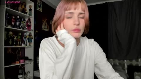 kira online show from April 29, 2026, 7:09 pm