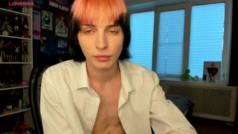 kira online show from May 17, 2026, 6:15 pm