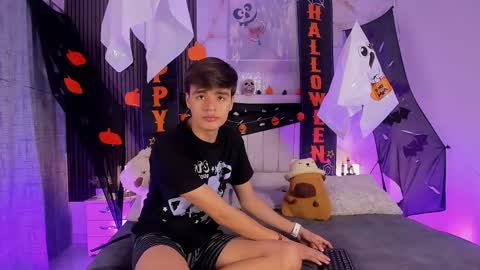 Snapshot of sweet_petter chatting on October 22, 2025, 12:49 pm Petter online show from October 22, 2025, 12:49 pm