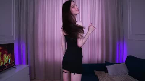 Snapshot of sweet_reverie chatting on March 10, 2025, 10:59 am Vanessa online show from March 10, 2025, 10:59 am