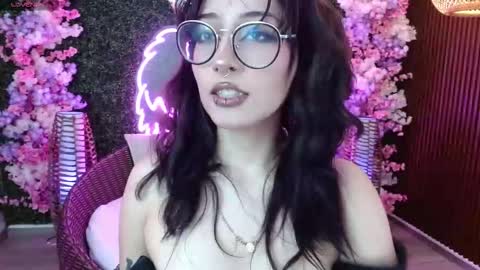 Roxanee online show from March 27, 2026, 9:25 pm