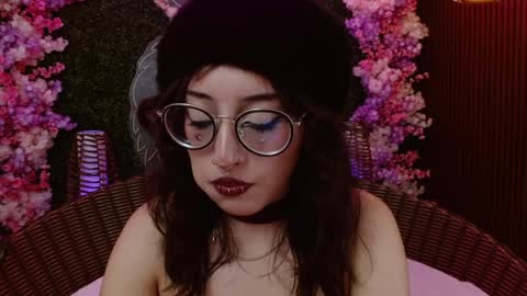 Roxanee online show from May 2, 2026, 8:58 pm