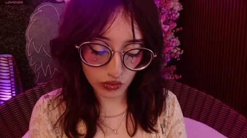 Snapshot of sweet_roxanee chatting on May 5, 2026, 9:12 pm Roxanee online show from May 5, 2026, 9:12 pm