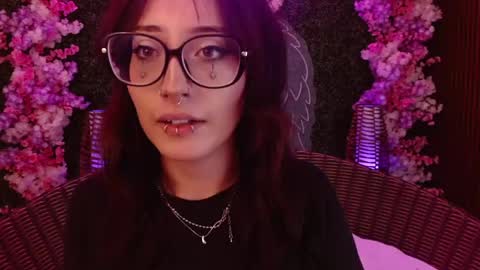Snapshot of sweet_roxanee chatting on May 7, 2026, 9:31 pm Roxanee online show from May 7, 2026, 9:31 pm
