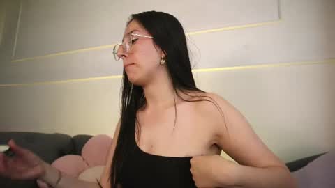 Sammy Lauren online show from June 19, 2026, 8:01 pm