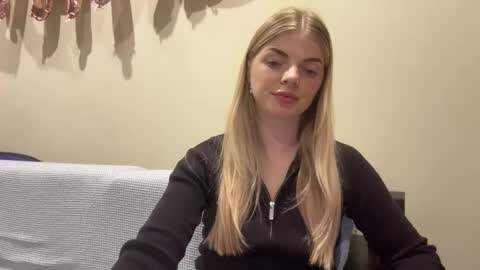 Snapshot of sweet_sinn_ chatting on September 16, 2025, 8:21 pm Mira online show from September 16, 2025, 8:21 pm