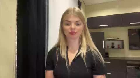 Snapshot of sweet_sinn_ chatting on September 17, 2025, 7:48 pm Mira online show from September 17, 2025, 7:48 pm