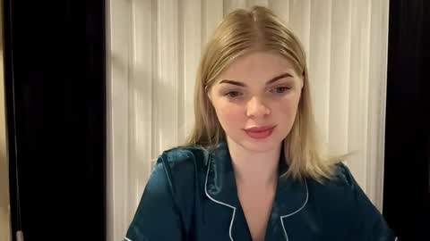 Snapshot of sweet_sinn_ chatting on October 26, 2025, 10:04 pm Mira online show from October 26, 2025, 10:04 pm