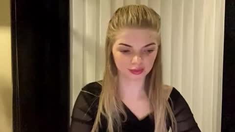 Snapshot of sweet_sinn_ chatting on November 1, 2025, 10:01 pm Mira online show from November 1, 2025, 10:01 pm