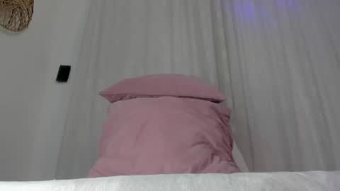 Snapshot of sweet_skiinny chatting on June 26, 2026, 12:09 pm Adeline online show from June 26, 2026, 12:09 pm