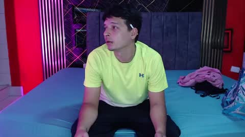 sweet_sofi20 online show from April 22, 2026, 2:07 pm