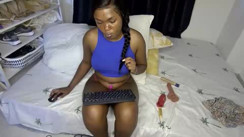 Snapshot of sweet_spoon chatting on November 21, 2025, 11:31 am Nina online show from November 21, 2025, 11:31 am