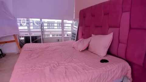 sweet_stacie online show from February 7, 2025, 2:04 pm