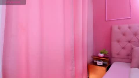 Snapshot of sweet_starxx chatting on February 16, 2025, 5:15 pm Yeileen online show from February 16, 2025, 5:15 pm