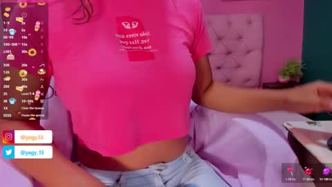 Snapshot of sweet_starxx chatting on November 21, 2025, 5:44 pm Yeileen online show from November 21, 2025, 5:44 pm