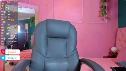 Snapshot of sweet_starxx chatting on May 6, 2026, 7:19 pm Yeileen online show from May 6, 2026, 7:19 pm