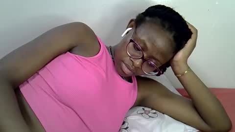 sweet_zarah online show from April 29, 2026, 4:16 am