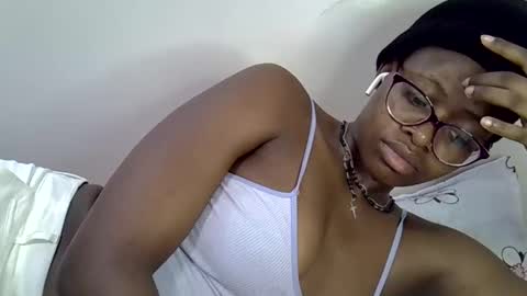 sweet_zarah online show from May 1, 2026, 2:27 am