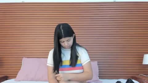 Snapshot of sweetandwilld chatting on July 7, 2026, 7:18 pm sweetandwilld online show from July 7, 2026, 7:18 pm