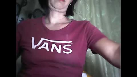 Snapshot of sweetbella24 chatting on May 16, 2026, 11:20 am im anne online show from May 16, 2026, 11:20 am