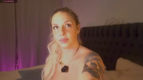 Bella online show from June 22, 2026, 3:25 am