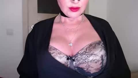 Snapshot of sweetberryxxx chatting on October 19, 2025, 12:11 am Diana online show from October 19, 2025, 12:11 am