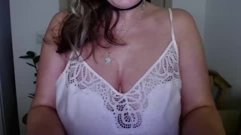 Snapshot of sweetberryxxx chatting on October 28, 2025, 11:51 pm Diana online show from October 28, 2025, 11:51 pm