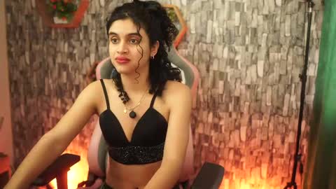 Snapshot of sweetbonii chatting on May 5, 2026, 9:01 pm Salom independent model online show from May 5, 2026, 9:01 pm