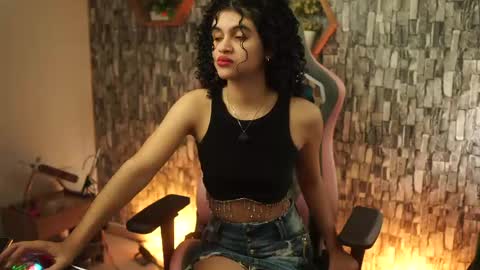 Snapshot of sweetbonii chatting on June 4, 2026, 6:03 pm Salom independent model online show from June 4, 2026, 6:03 pm