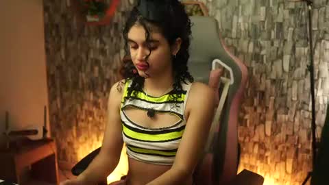 Snapshot of sweetbonii chatting on June 9, 2026, 9:26 pm Salom independent model online show from June 9, 2026, 9:26 pm
