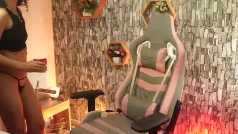 Salom independent model online show from July 2, 2026, 7:53 pm